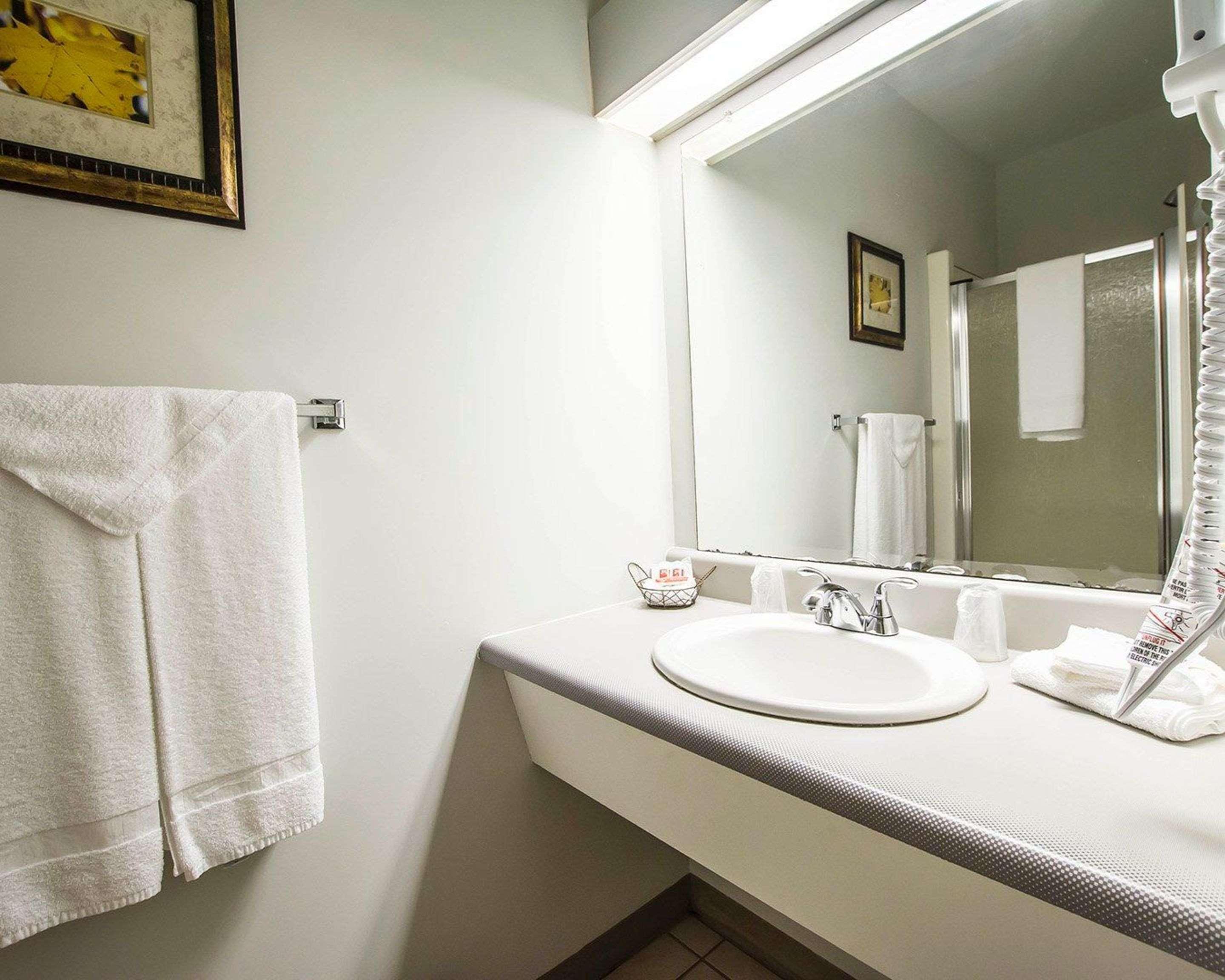 Econo Lodge Inn & Suites Montmagny Ngoại thất bức ảnh