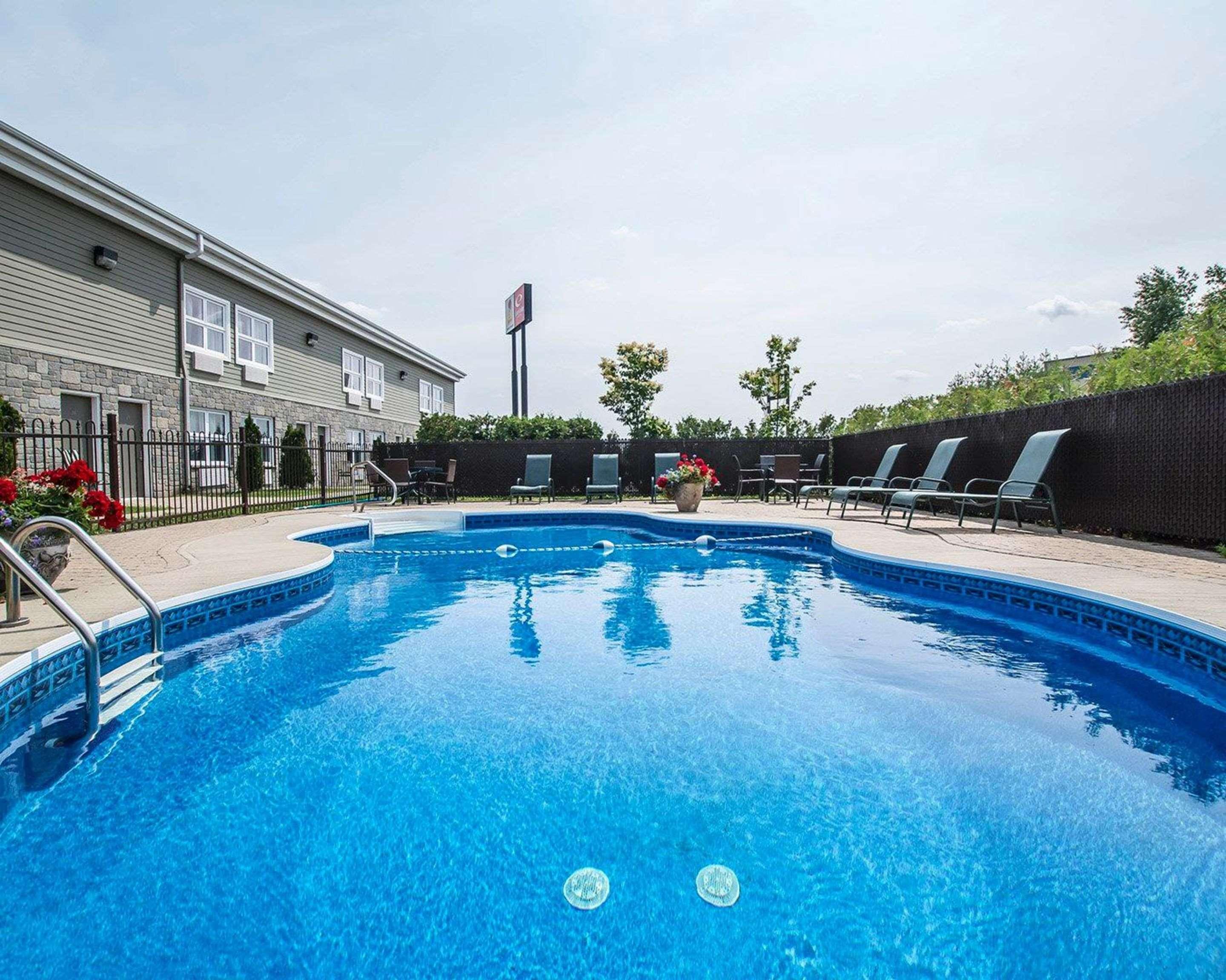 Econo Lodge Inn & Suites Montmagny Ngoại thất bức ảnh